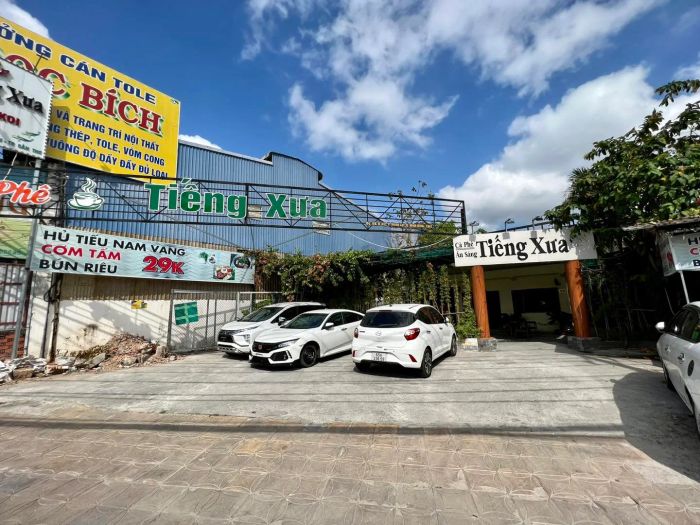 Góc sống ảo đầy chất nghệ thuật tại Tiếng Xưa Cafe