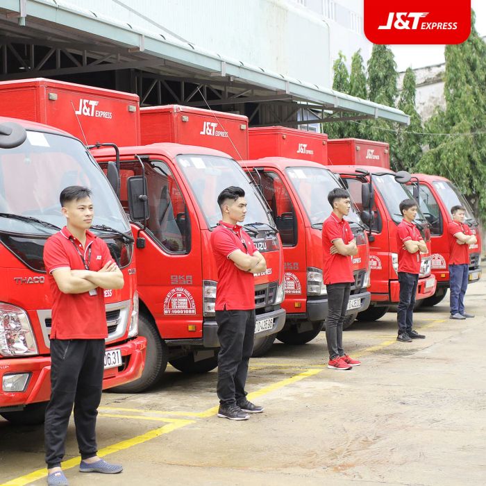 Hình ảnh đội ngũ vận chuyển chuyên nghiệp của J&T Express