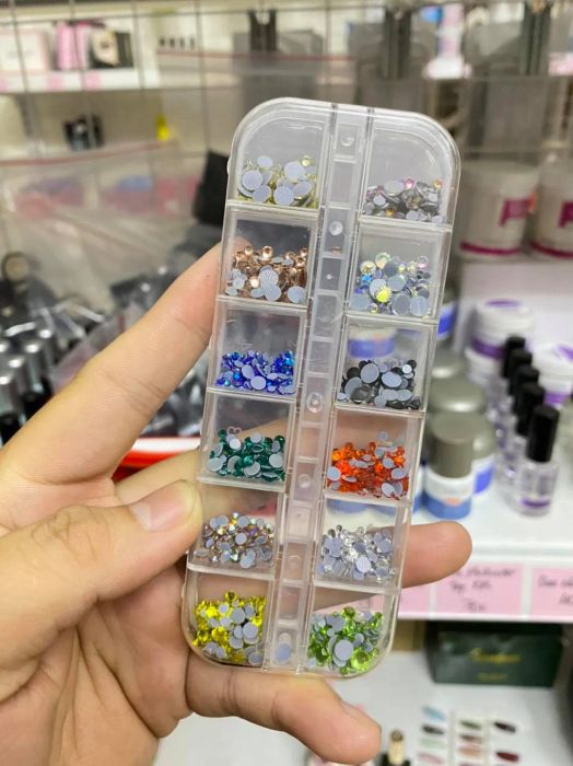 Hình ảnh bộ dụng cụ nail chuyên nghiệp tại Beo