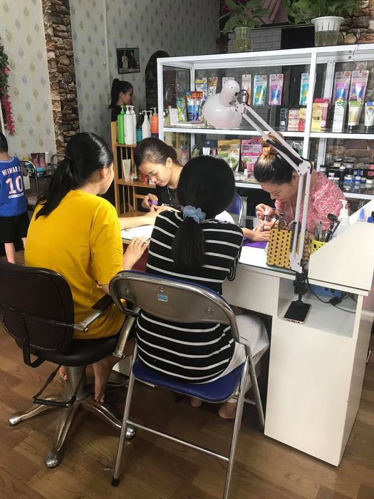 Học viên thực hành tại Trần Thùy Nails
