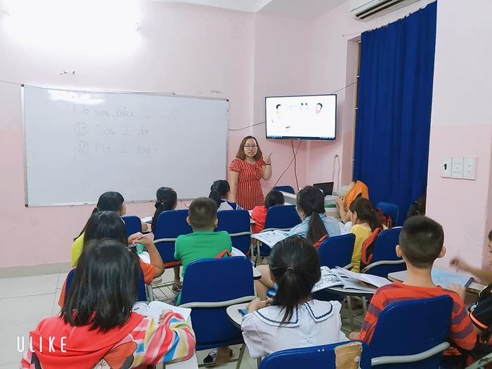 Hình ảnh hoạt động học tập sôi nổi tại Anh Ngữ Ưu Việt PIS