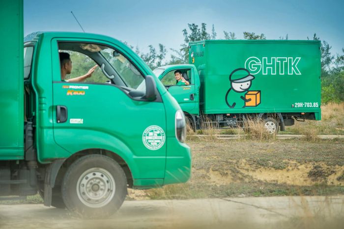 Hình ảnh trung tâm phân phối hiện đại của GHTK - Ảnh 2 thể hiện quy trình chuẩn công nghệ