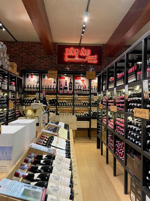 Không gian trưng bày sang trọng tại Tây Âu Wine (Ảnh 2)