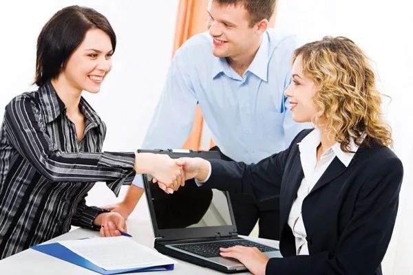 Hình ảnh thể hiện sự hài lòng của khách hàng với dịch vụ của Gia Hưng Phong