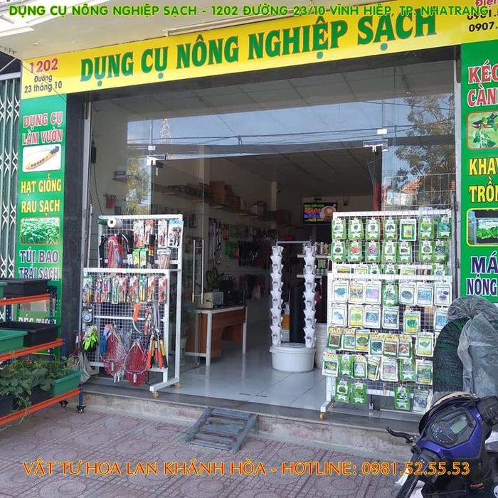 Không gian trưng bày hiện đại tại Dụng Cụ Nông Nghiệp Sạch