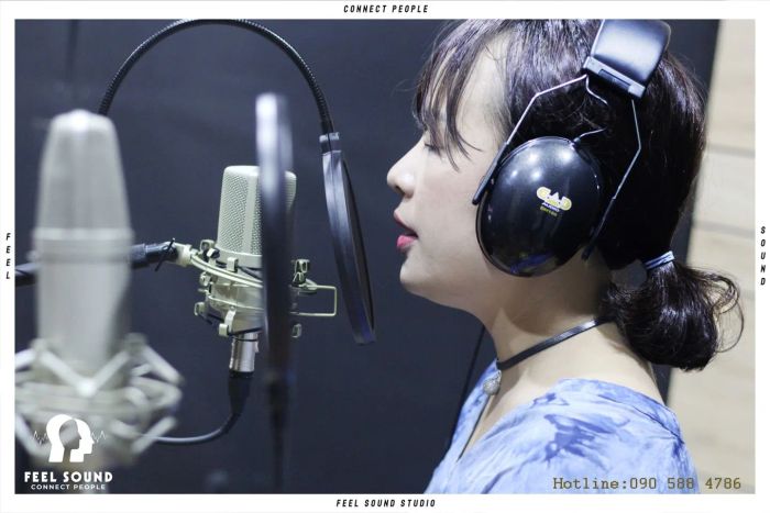 Góc làm việc chuyên nghiệp của đội ngũ kỹ thuật tại Feel Sound Records