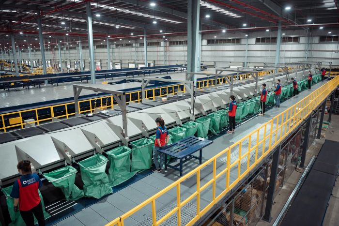 Hình ảnh hệ thống kho bãi thông minh BEST Inc. - Ảnh 3 cho thấy công nghệ quản lý hàng đầu