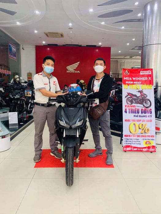 Không gian trưng bày xe tại Head Đức Ân