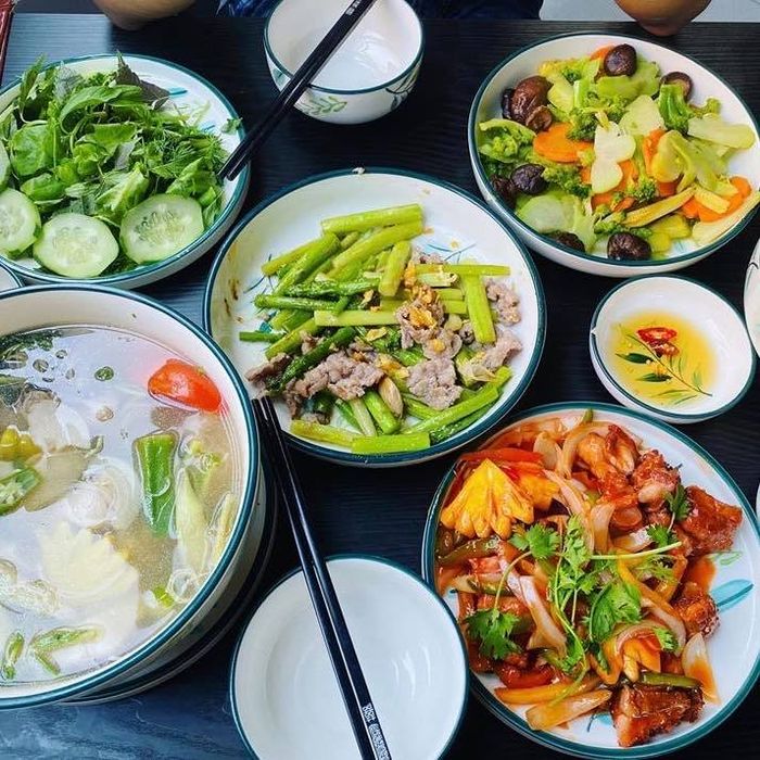Những món ngon đậm chất miền Trung tại Cơm Nhà 1989 - Ảnh 2