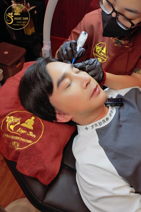 Hình ảnh nghệ thuật chân mày phong thủy đẳng cấp tại Ngọc San