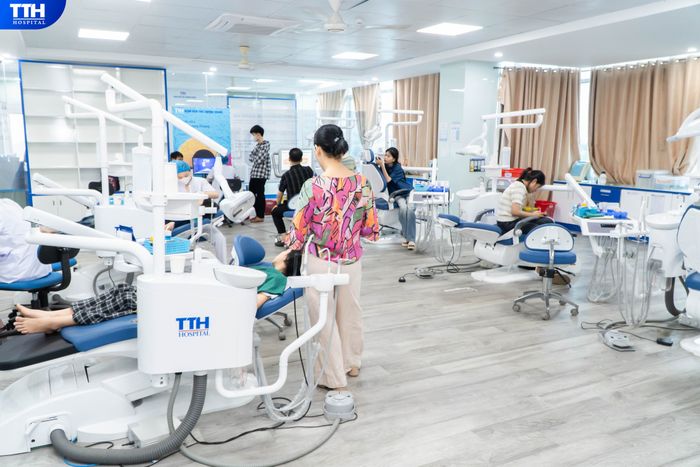 Hình ảnh không gian phòng khám hiện đại tại Nha khoa Thái Thượng Hoàng