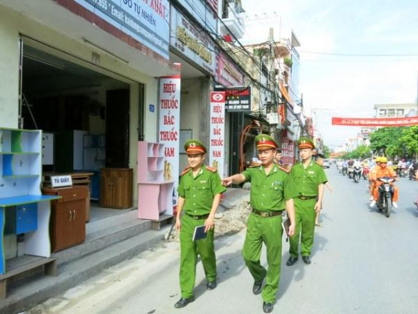 Hình ảnh minh họa chú công an phường đang làm việc (Nguồn: Internet)