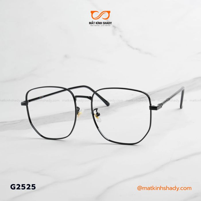 Hình ảnh showroom Mắt kính Shady Q1 - Không gian trưng bày hiện đại với đầy đủ các dòng sản phẩm