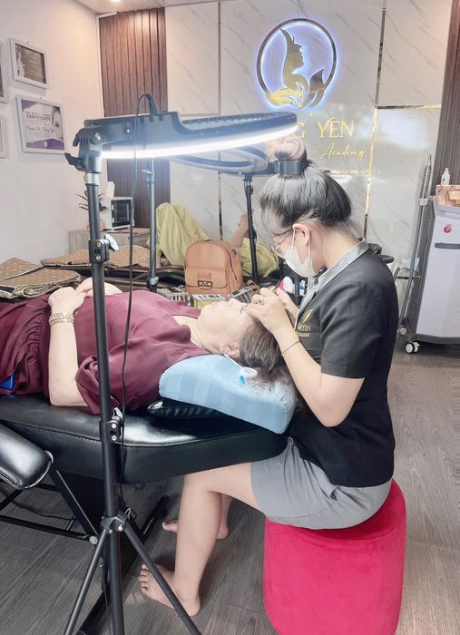 Không gian hiện đại tại HOANGYEN BEAUTY ACADEMY