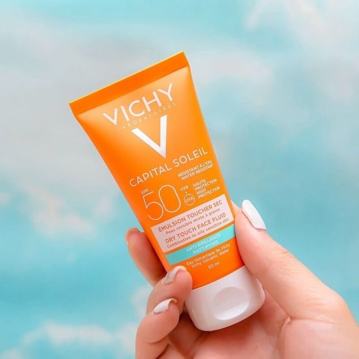 Hình ảnh thực tế kem chống nắng Vichy với công thức 3 màng lọc UV