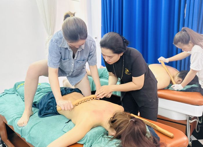 Hình ảnh thực tế khóa học massage body cao cấp