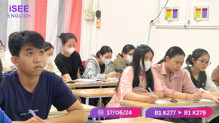 Hình ảnh lớp học Tiếng Anh Giao Tiếp tại Ngoại Ngữ iSEE