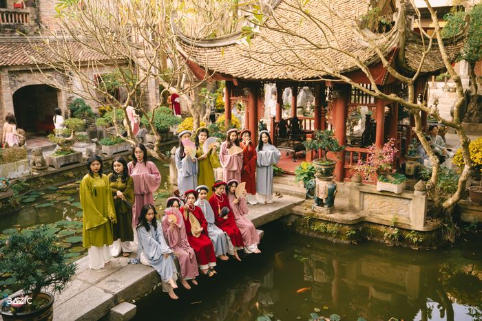 BAZIC STUDIO - Chụp ảnh kỷ yếu với phong cách trẻ trung, năng động và đầy sáng tạo, mang đến những bức ảnh để đời.