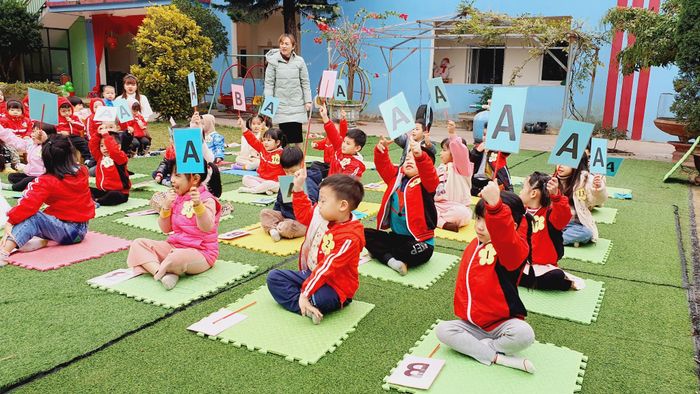 Giờ học tương tác sôi nổi giữa giáo viên và học viên tại ICC English
