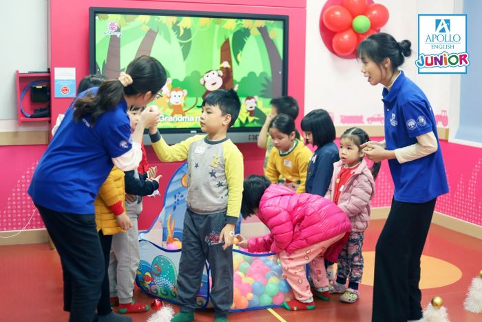 Hình ảnh sinh động về lớp học tại Apollo English Junior