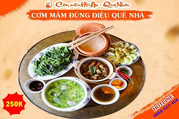 Không gian ấm cúng tại Cơm Niêu Hội An - Ảnh 1