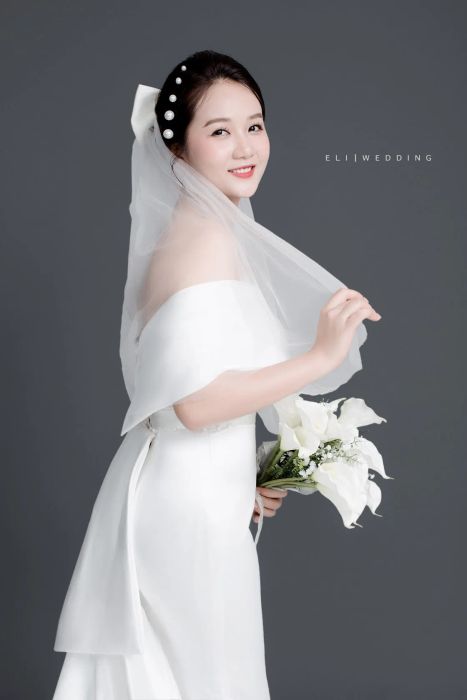 Học viên thực hành cùng giảng viên tại ELI Wedding