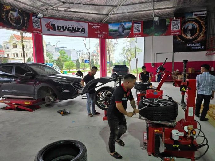 Garage Bảo Long - Hình ảnh 2: Quy trình thay lốp chuẩn xác bằng công nghệ hiện đại