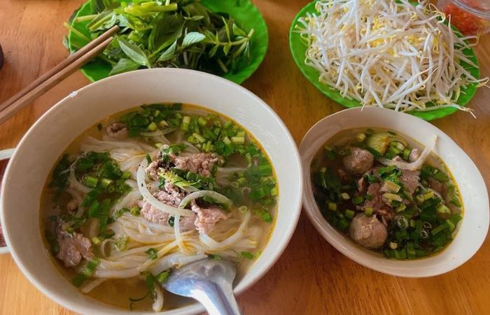Hình ảnh tô phở hủ tiếu thơm ngon tại Phở Tân Thành