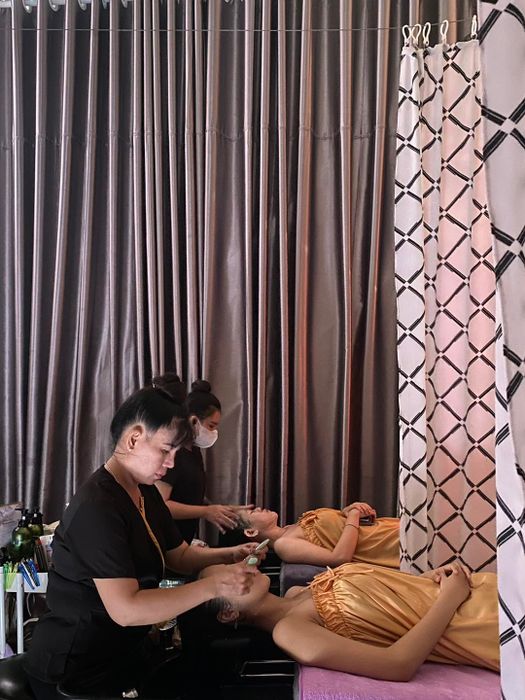 Hình ảnh liệu trình gội đầu thảo dược tại Chị Ba Spa