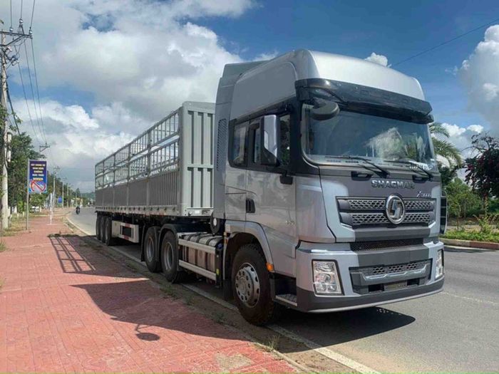 Hình ảnh ấn tượng về xe đầu kéo Shacman - Cân bằng hoàn hảo giữa sức mạnh và thiết kế