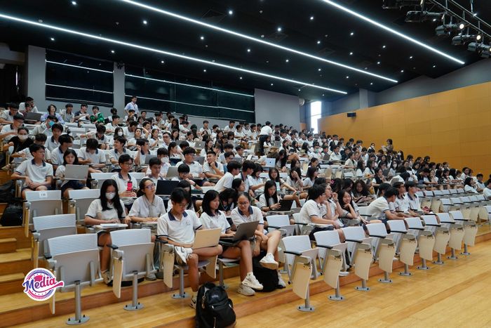 Khoảnh khắc sinh động trong giờ học sáng tạo tại phòng STEM của Trường Đinh Thiện Lý