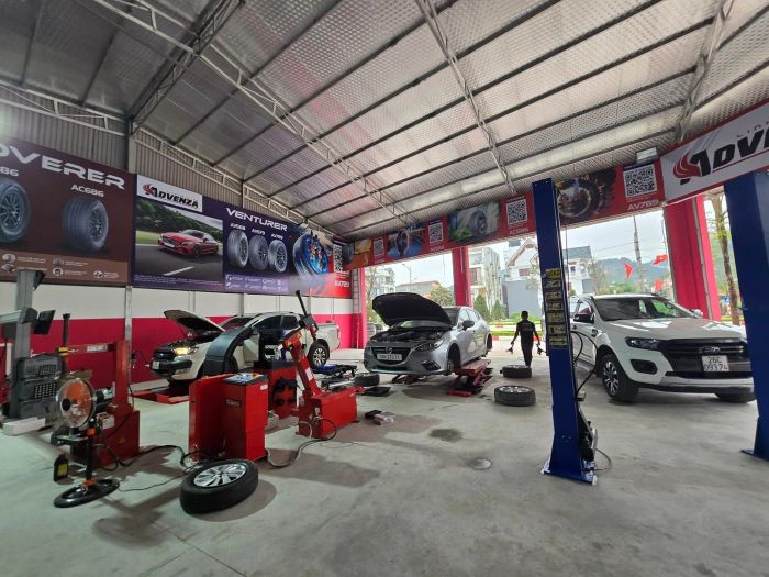 Garage Bảo Long - Hình ảnh 1: Không gian làm việc chuyên nghiệp với đầy đủ trang thiết bị hiện đại
