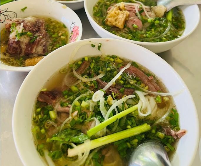 Hình ảnh không gian ấm cúng tại Phở Ngọc Châu