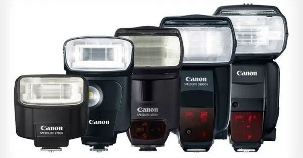 Hình ảnh chân thực đèn flash Canon Speedlite