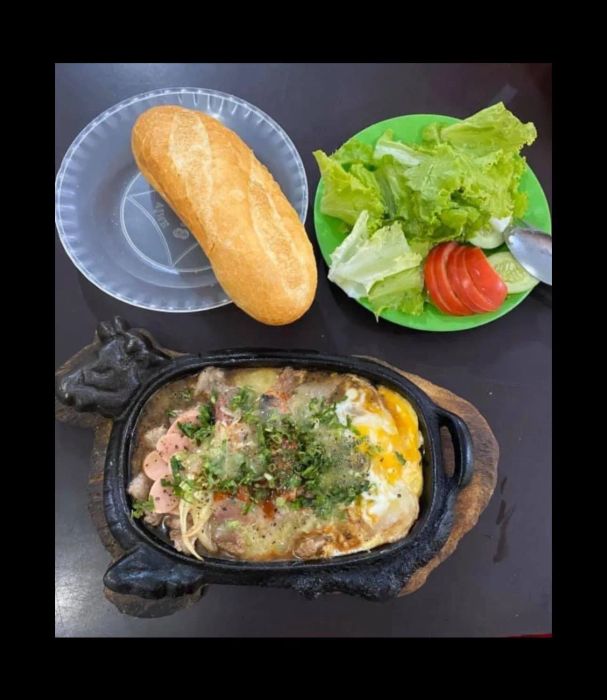 Không gian ấm cúng và món ngon đặc trưng tại Beefsteak Thảo