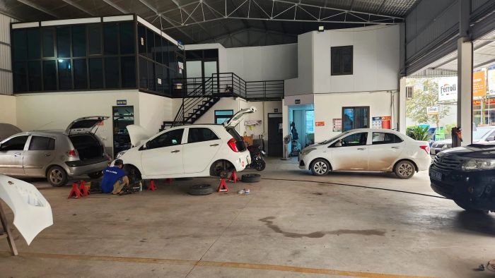 Hình ảnh không gian làm việc chuyên nghiệp tại Auto Tiến Hưng