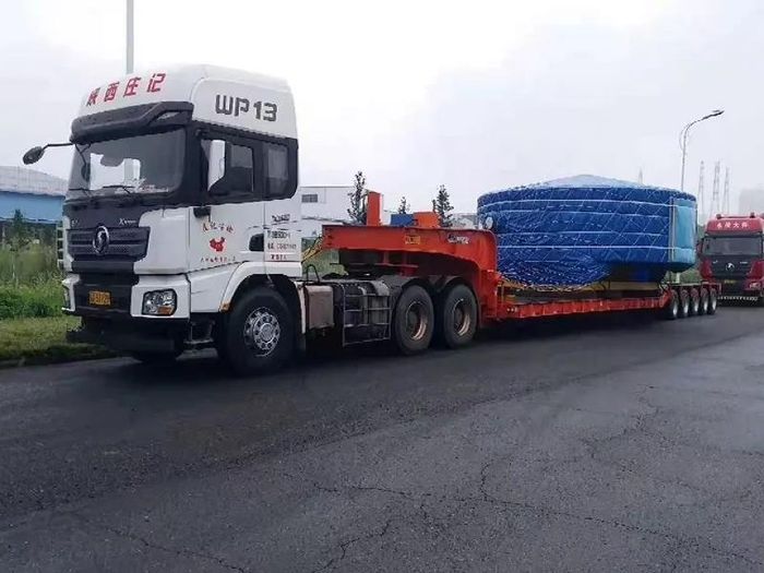 Hình ảnh xe đầu kéo Shacman - Biểu tượng của sự mạnh mẽ và bền bỉ