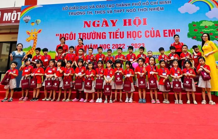 Hình ảnh hoạt động tại Trường Ngô Thời Nhiệm: Các tiết học STEM sáng tạo, hoạt động ngoại khóa sôi nổi và không gian học tập đầy cảm hứng.