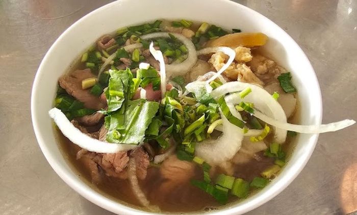 Hình ảnh không gian ấm cúng của quán Phở Lữ Hải
