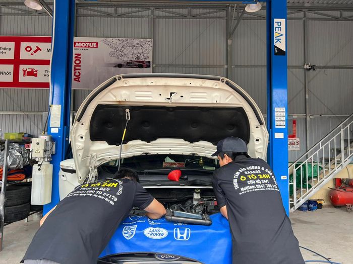 Xưởng sửa chữa hiện đại tại Garage Ô Tô 24H - Ảnh 1