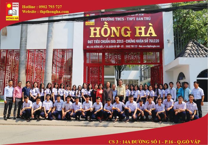 Hình ảnh ấn tượng về Trường THCS - THPT Hồng Hà: Không gian học tập lý tưởng với khuôn viên xanh mát, phòng học hiện đại cùng các khu thể thao - bơi lội đạt chuẩn.