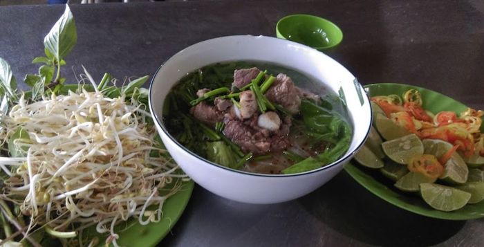 Hình ảnh không gian ấm cúng của quán Phở Ngọc Hương