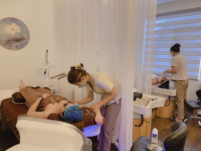 Hình ảnh trị liệu chuyên nghiệp tại Cẩm Nhung Spa