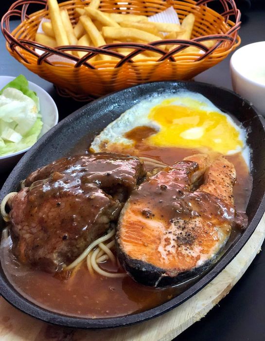 Không gian thưởng thức tại Bò Bít Tết Medium Rare