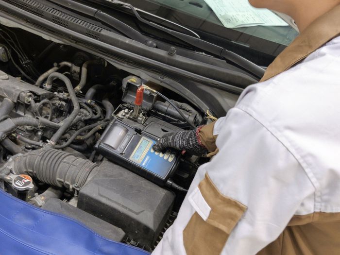 Đội ngũ kỹ thuật viên chuyên nghiệp đang làm việc tại xưởng Hyundai Sông Hàn