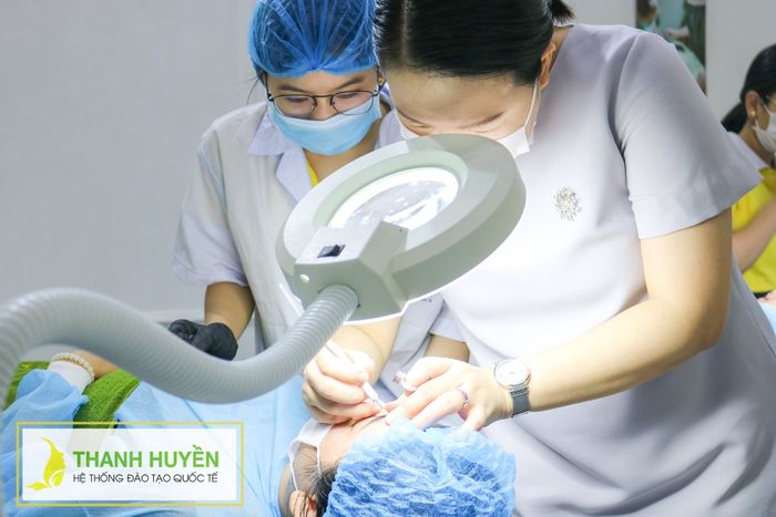 Hình ảnh thực tế lớp học thực hành tại Học viện Spa Thanh Huyền