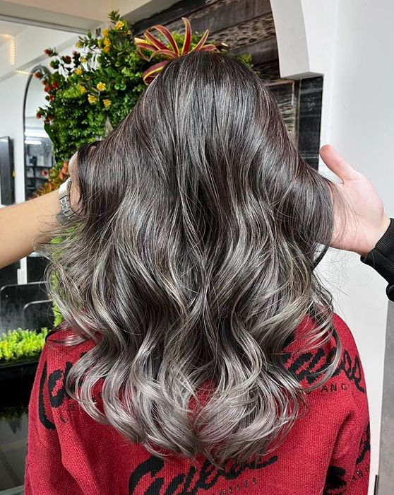 Hình ảnh không gian sang trọng tại Hair Salon Trí Hoàng Vũ
