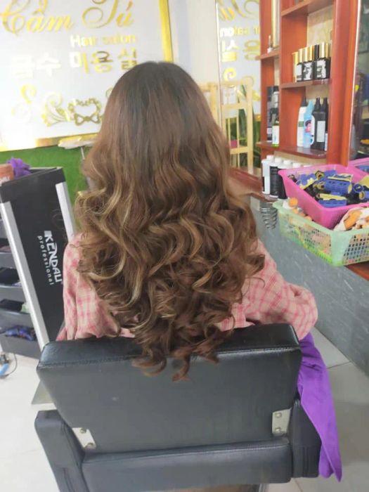 Cẩm Tú Hair Salon - Không gian sang trọng