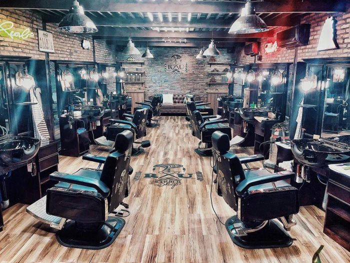 Không gian sang trọng tại 4RAU Barber SHOP