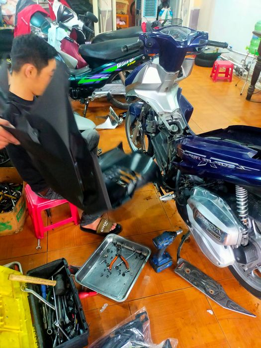 Hình ảnh đội cứu hộ DSOS đang làm việc chuyên nghiệp tại hiện trường